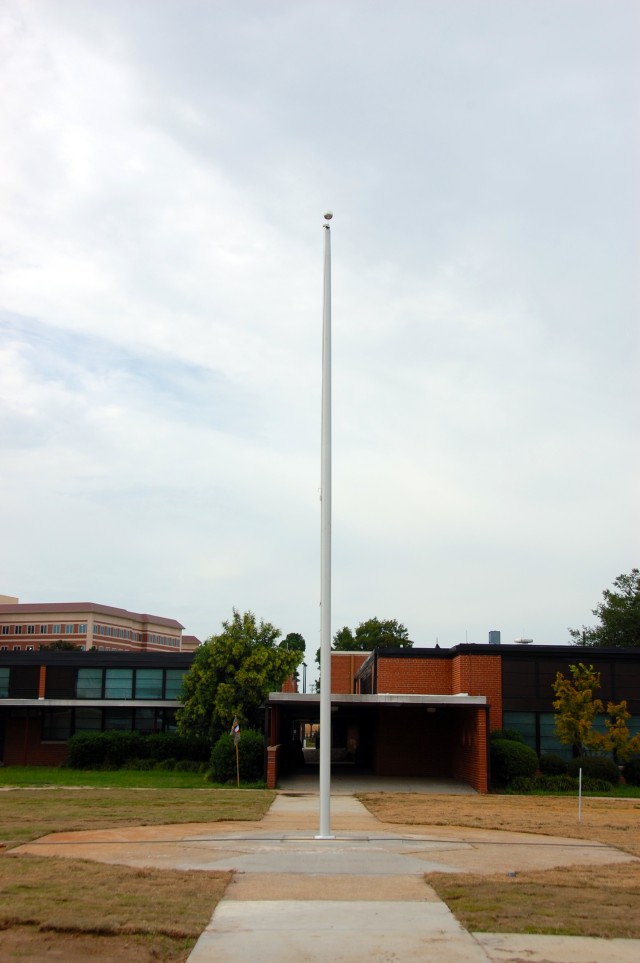 Flagpole Installation - U.S. Army Forces Command (Forward) and U.S. Army Reserve Command (Forward) Headquarters, Fort Bragg, N.C., Sept. 1, 2010