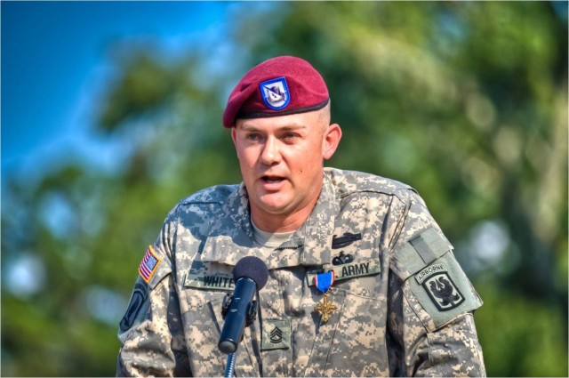 Airborne instructor earns Distinguished Service Cross