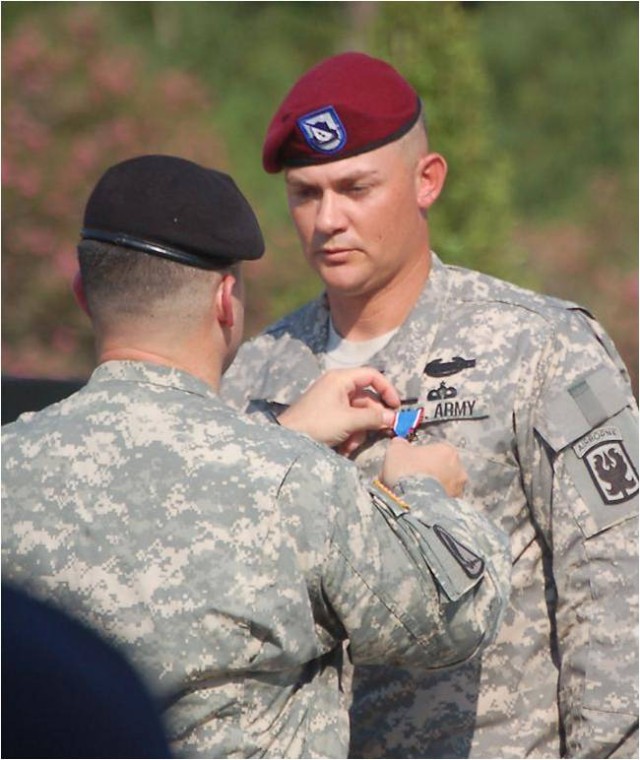 Airborne instructor earns Distinguished Service Cross