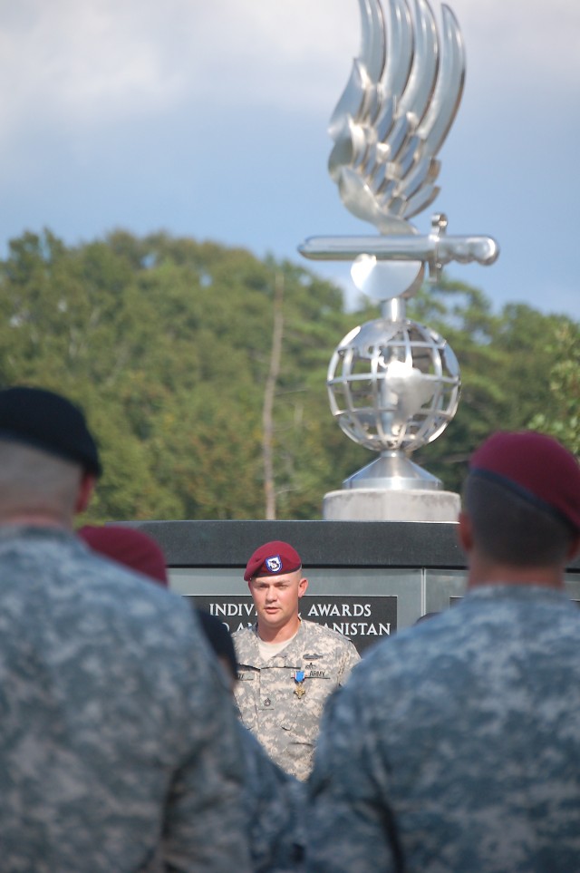 Airborne instructor earns Distinguished Service Cross