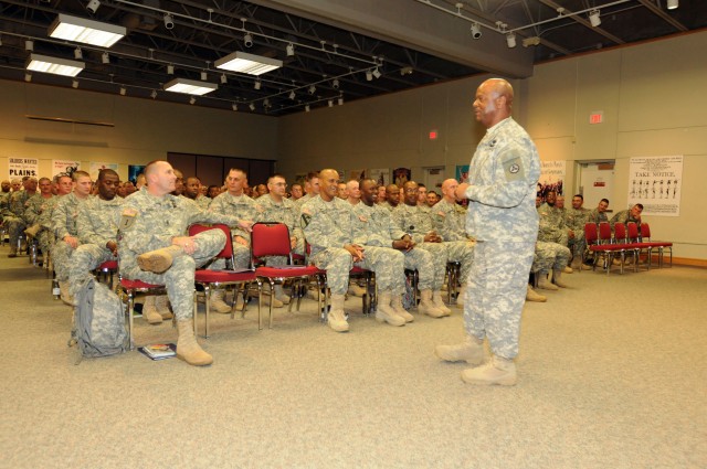 Forces Command Command Sgt. Maj. visits Sustainers