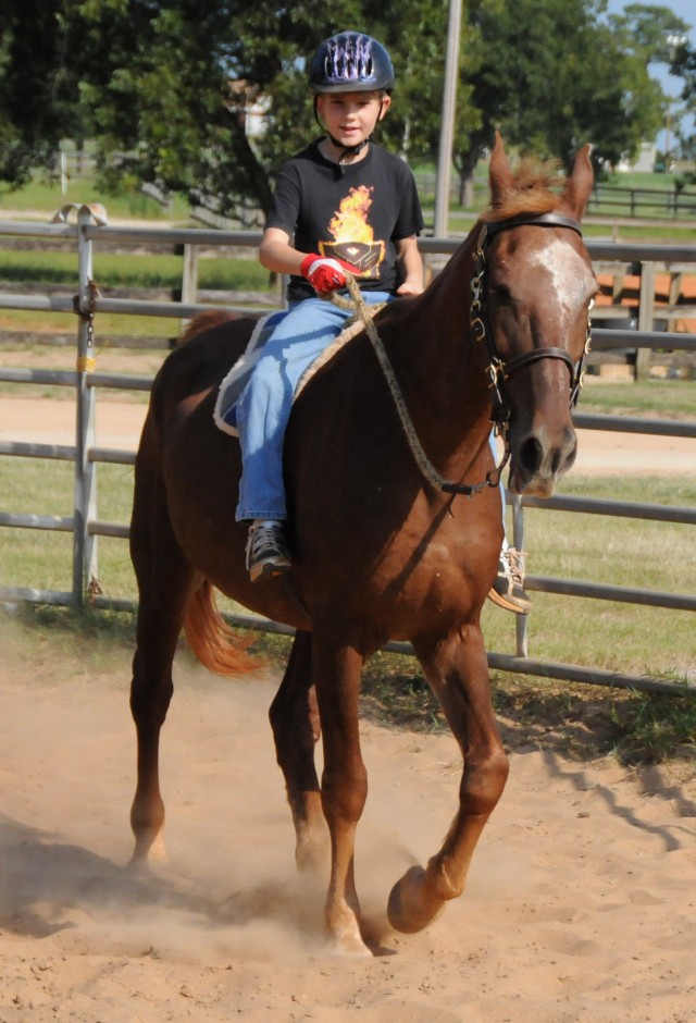 Fort Rucker Families enjoy &#039;horseplay&#039;