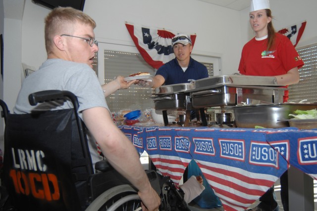Single Soldiers, volunteers share Patriot Day with wounded warriors at Landstuhl 