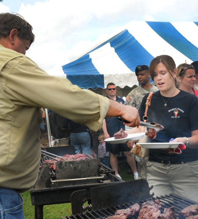 Volunteer organization fires up the grill for 72nd ESB