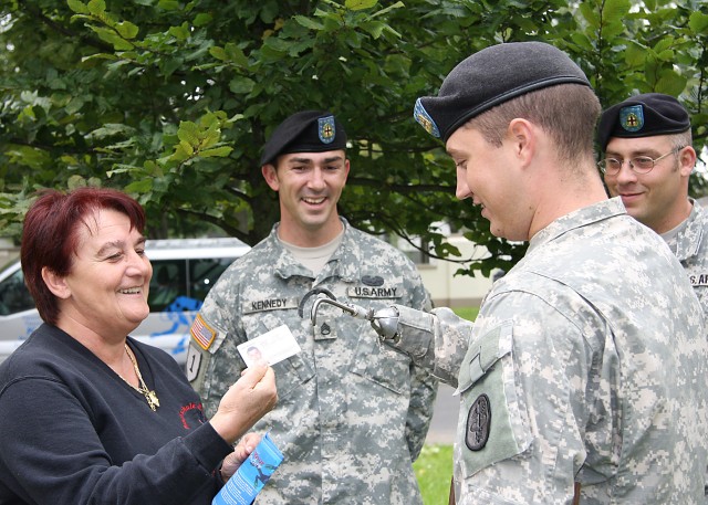 Injured Soldiers certify as divers, find healing in water