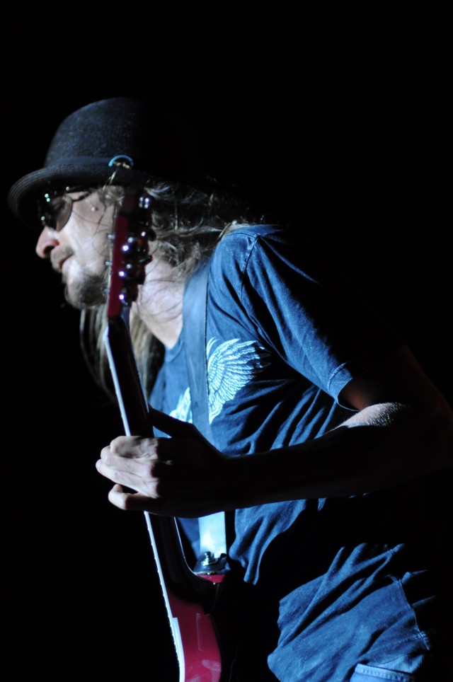 Kid rocks: Concert draws thousands