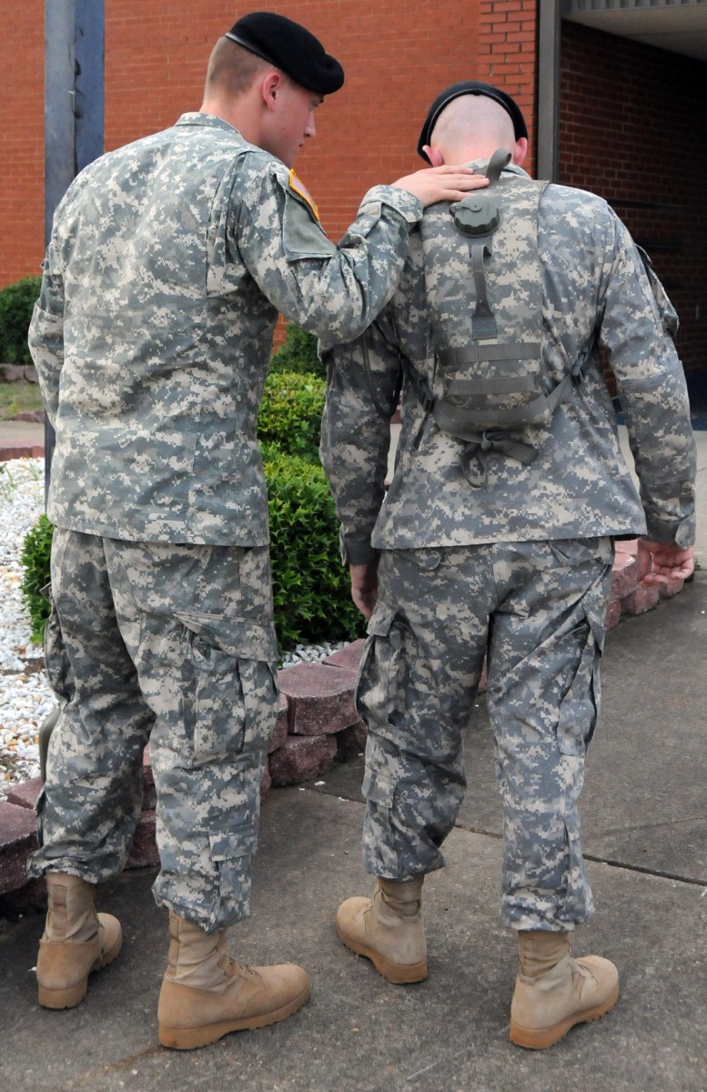 Soldiers Helping Soldiers: Battle Buddies Help Each Other During Tough ...