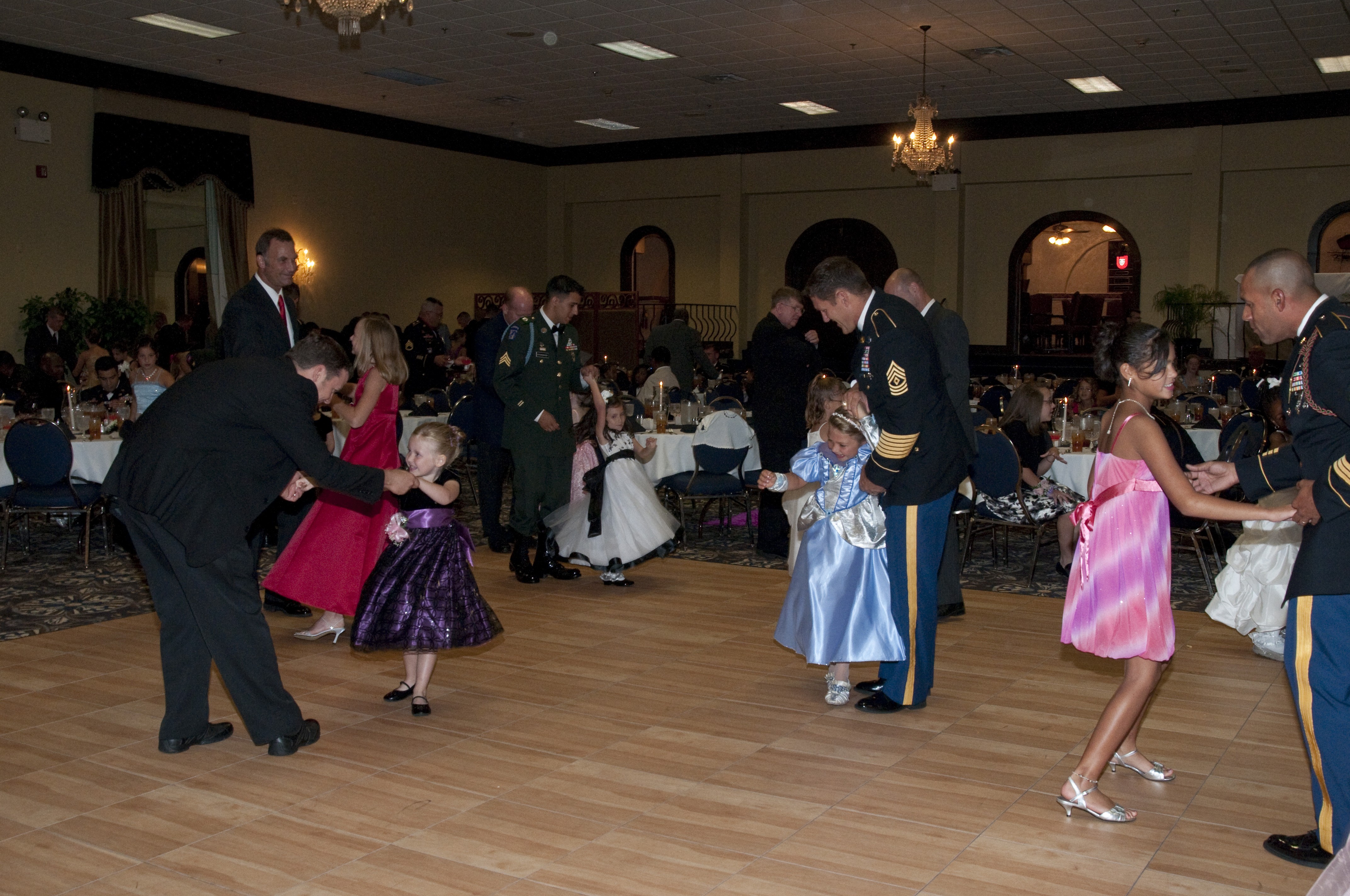 Fort Bragg Father Daughter Ball gives Families night of fun, fantasy |  Article | The United States Army