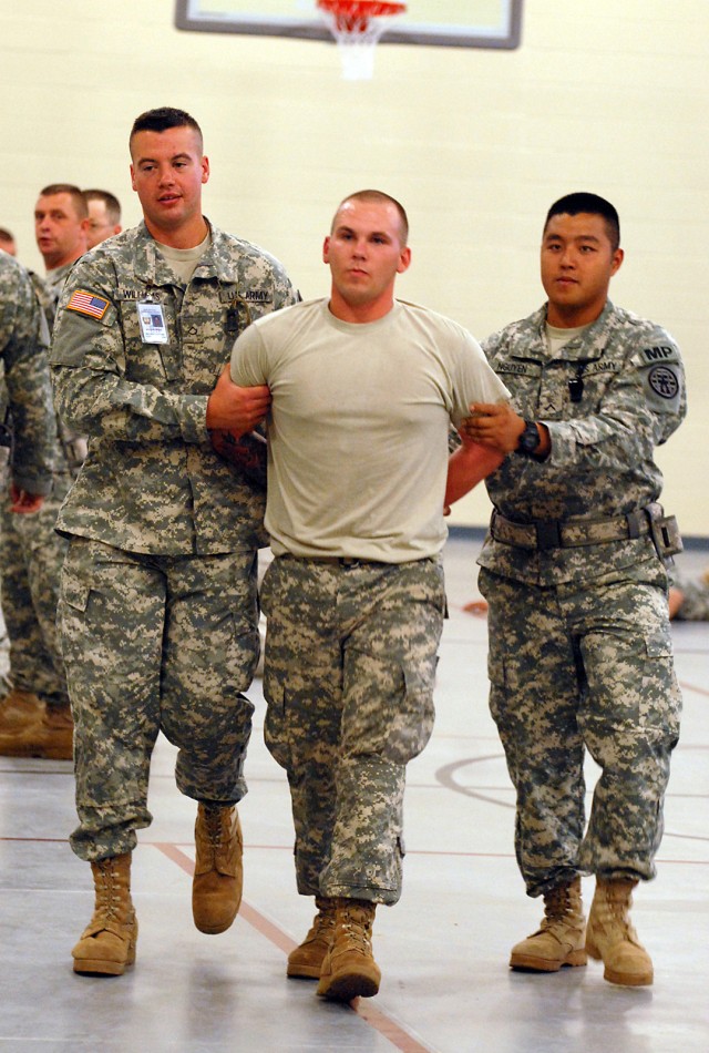 Soldiers train up for Joint Regional Correctional FacilityAca,!E+opening