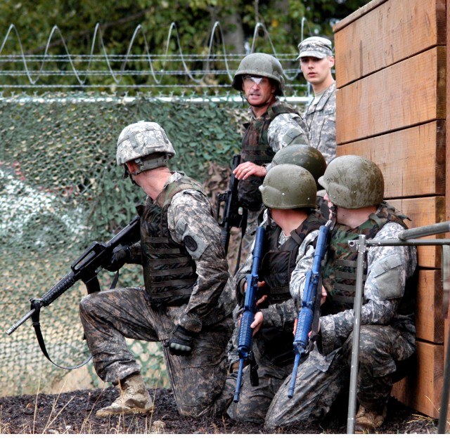 Training combat lifesavers | Article | The United States Army