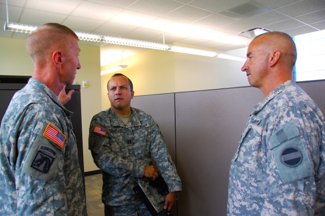 &quot;Plug and Play&quot; - FORSCOM, USARC Forward Team Lays Foundation for Smooth BRAC Relocation 
