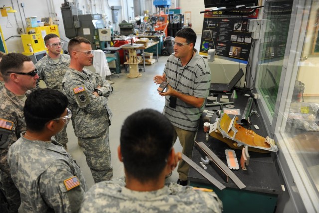 RDECOM NCOs visit Army Reseach Labs