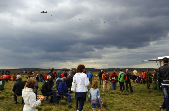 5th QM Det. helps commemorate Operation Market Garden
