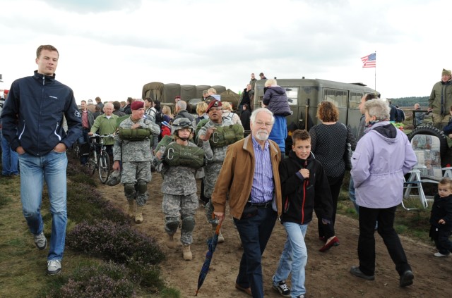 5th QM Det. helps commemorate Operation Market Garden