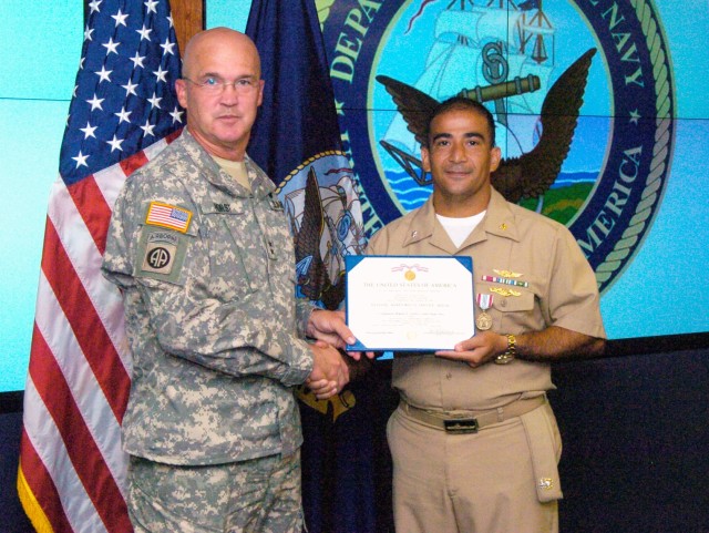 Cmdr. Roger Alvarez receives Defense Meritorious Service Medal