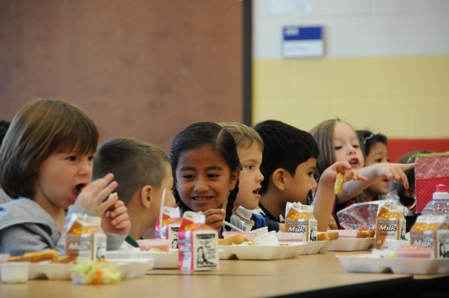 Students enjoy a healthy lunch.