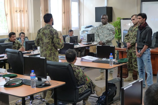 ISAF Senior enlisted visits Afghan Sergeant Major Academy