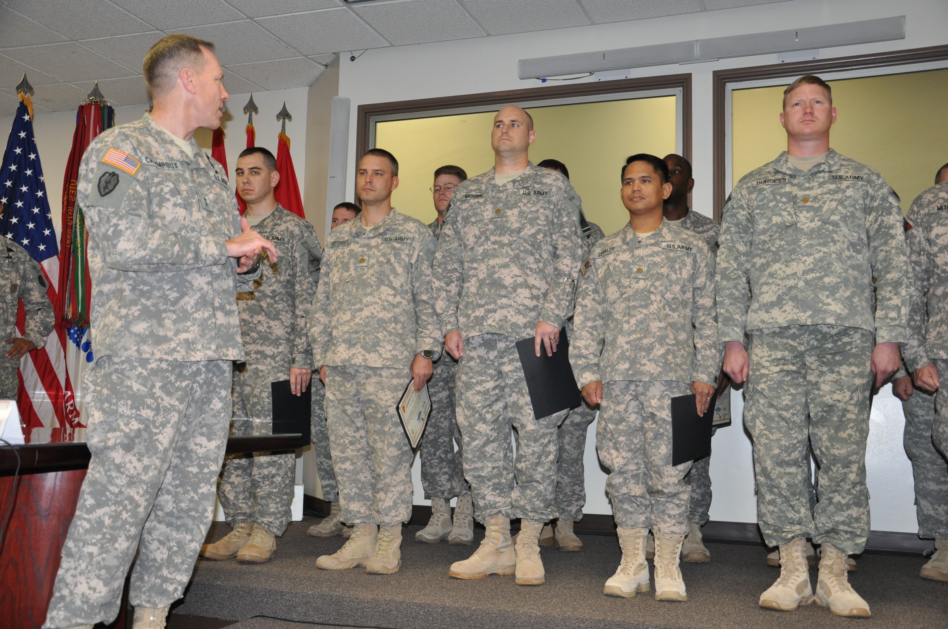 25th Id Commanding General Recognizes Soldier's Role In The Mrx 