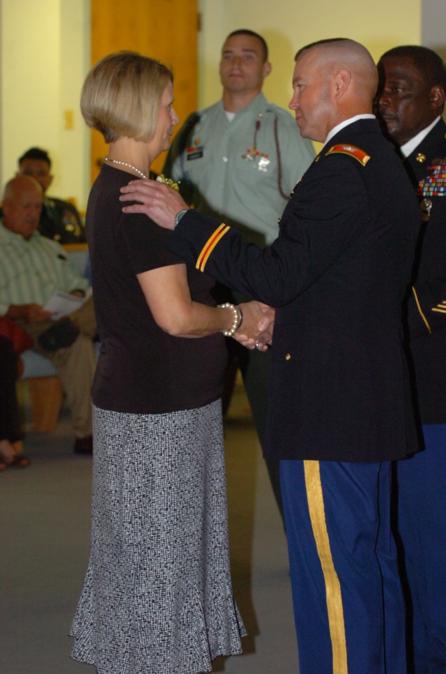 Stewart honors gold star mothers