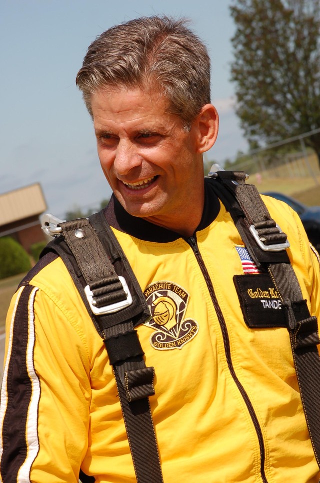 Cadet Command, Recruiting Command, National Guard &#039;synergize&#039; on parachute jump