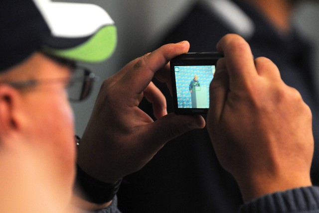 Soldiers visit Seahawks