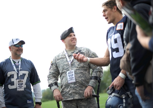 Soldiers visit Seahawks