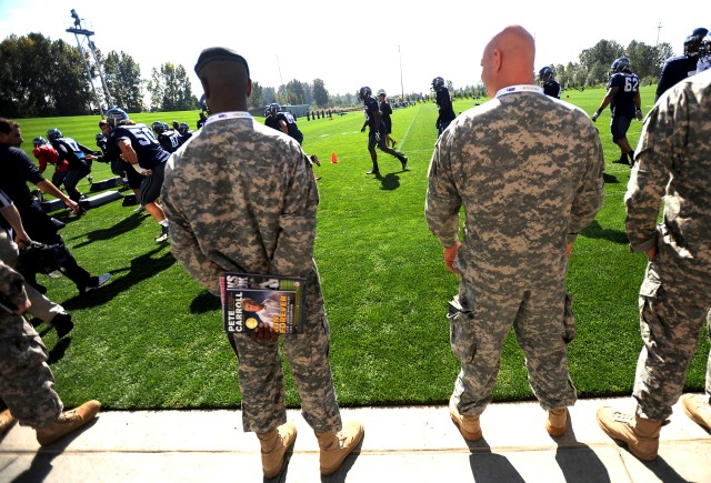 Soldiers visit Seahawks