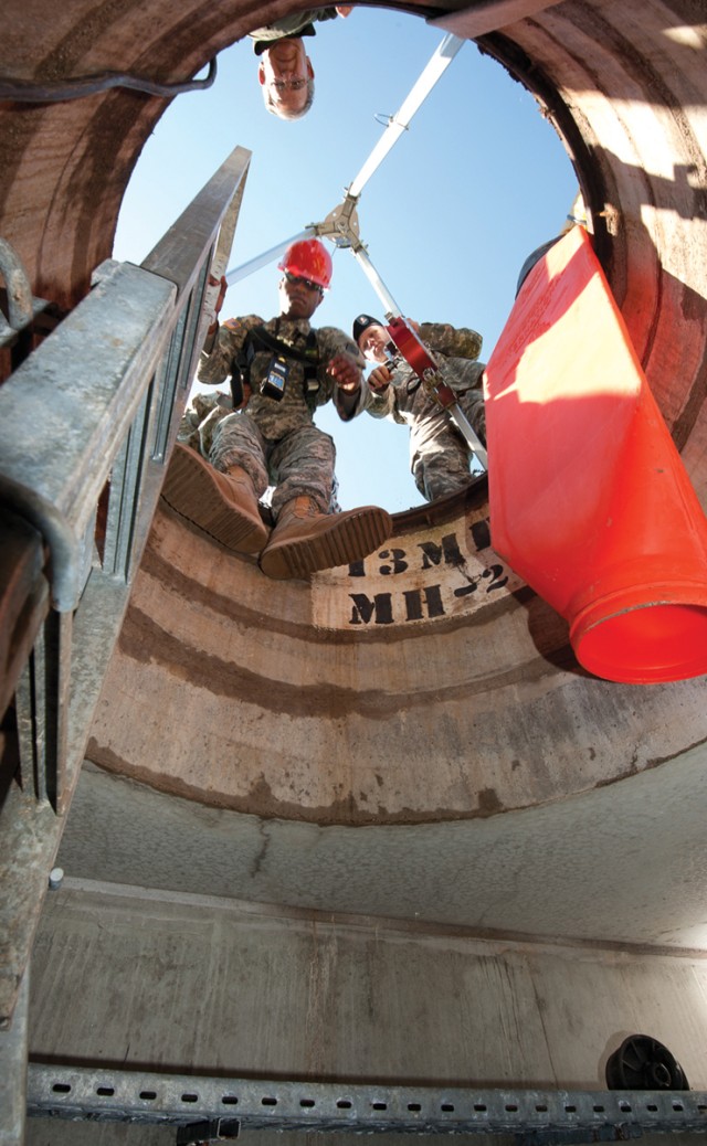 52nd Signal Soldiers train for confined space entry