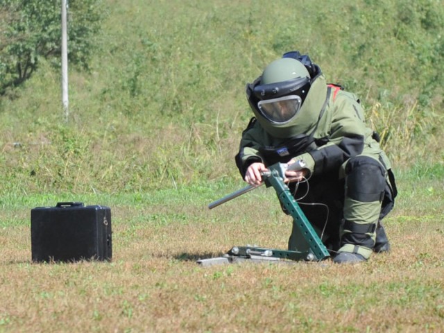 Army EOD technicians train with South Korean units