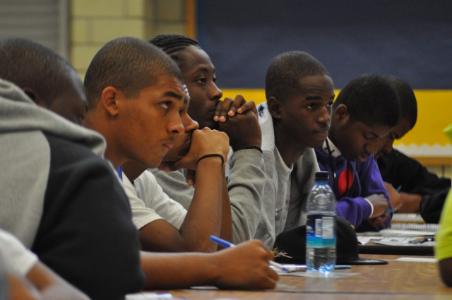 Former pro athlete turned recruiter inspires, informs students