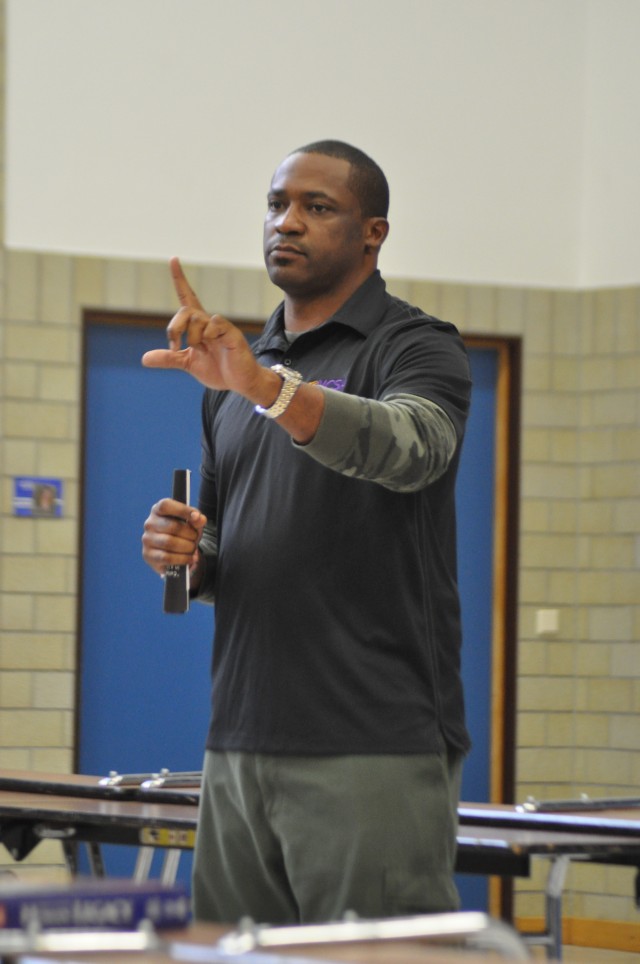 Former pro athlete turned recruiter inspires, informs students