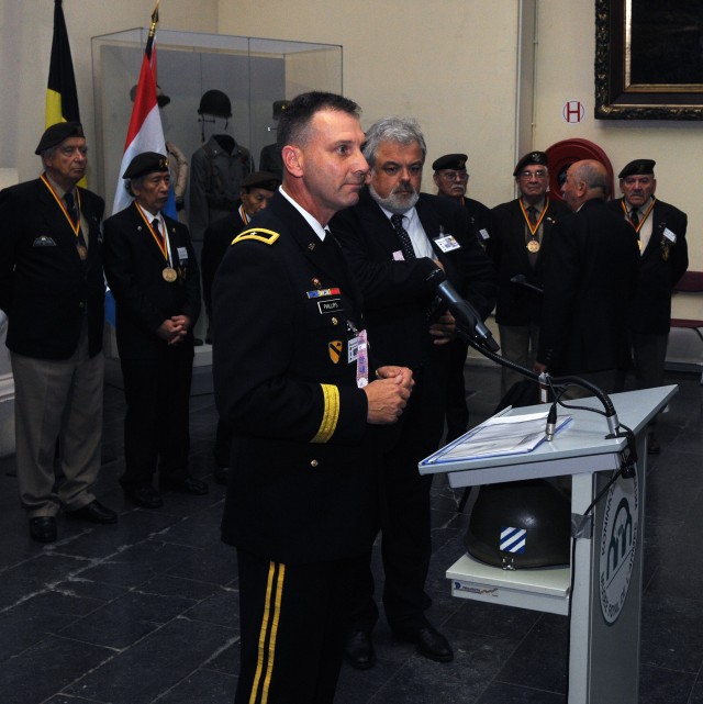 Phillips presents memento to Belgian museum