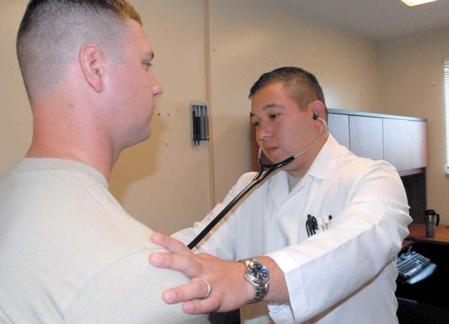 Army doctor&#039;s quick response saves lives