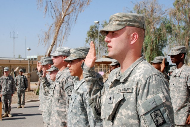 Soldiers re-enlist in Iraq