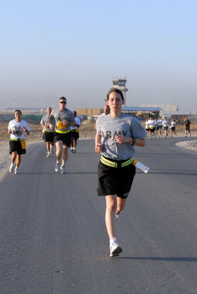 Deployed servicemembers, civilians compete in Army 10-Miler shadow run