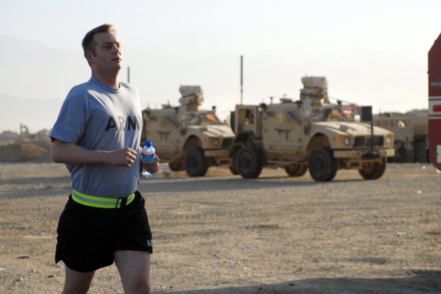 Deployed servicemembers, civilians compete in Army 10-Miler shadow run