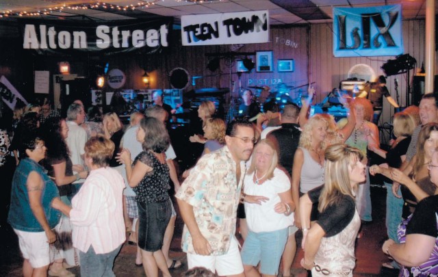 Teen Towners reunite in Aberdeen