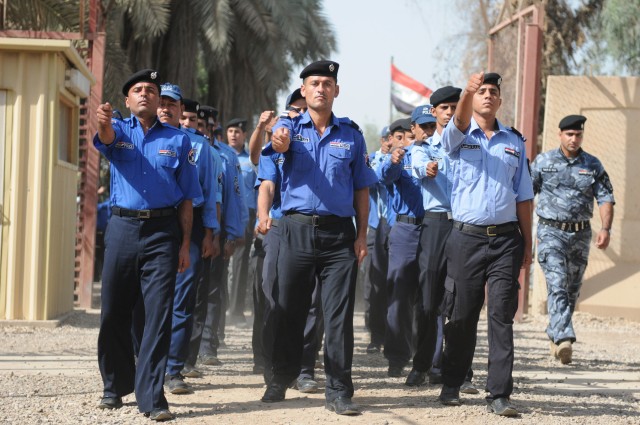 Iraqi Police complete mid-course curriculum with aid of Army MPs