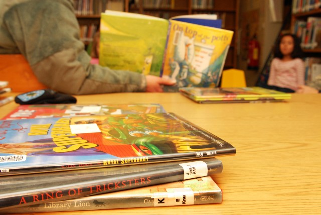 529th MP Soldiers bring laughter to the library