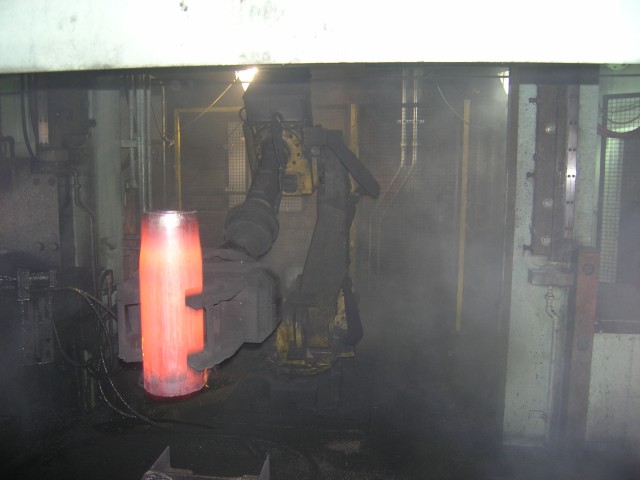 SCAAP-Robot moving forged part.