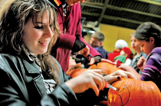 1st Armored Division families enjoy day of traditional fun at Pumpkin Patch Festival