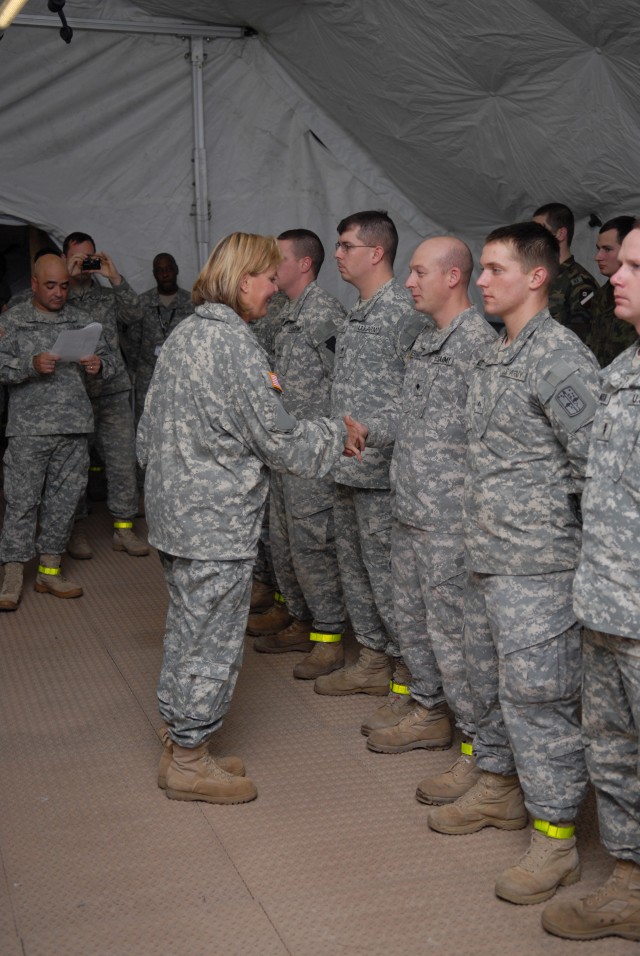 21st TSC&#039;s general recognizes Saber Strike 2011 Soldiers