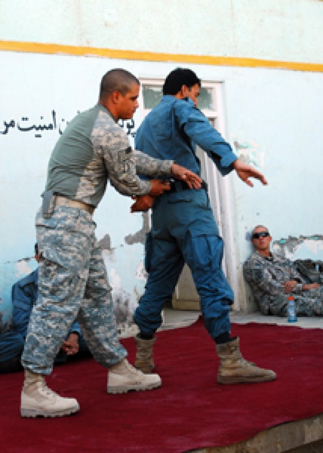 ISAF personnel train with Afghan National Police