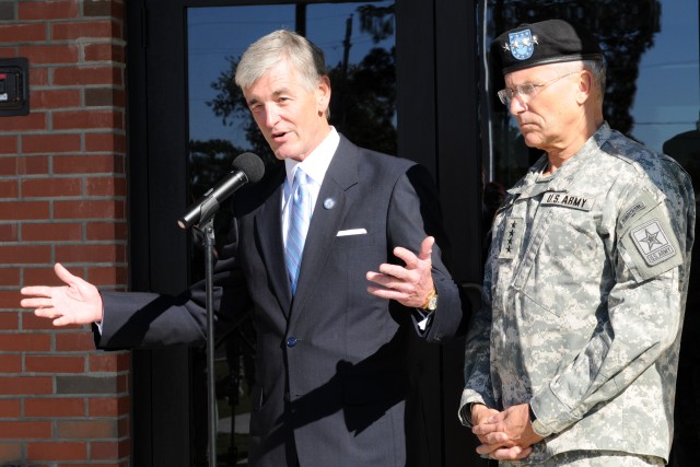 Army Secretary, Chief of Staff visit Fort Bragg