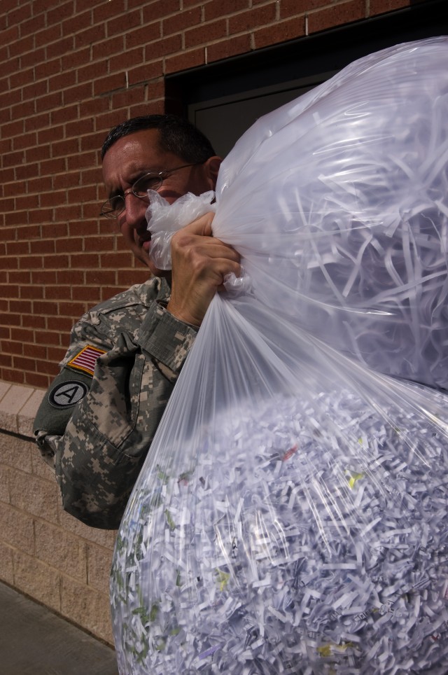 Reserve NCOs help Wildcats go green at work, home
