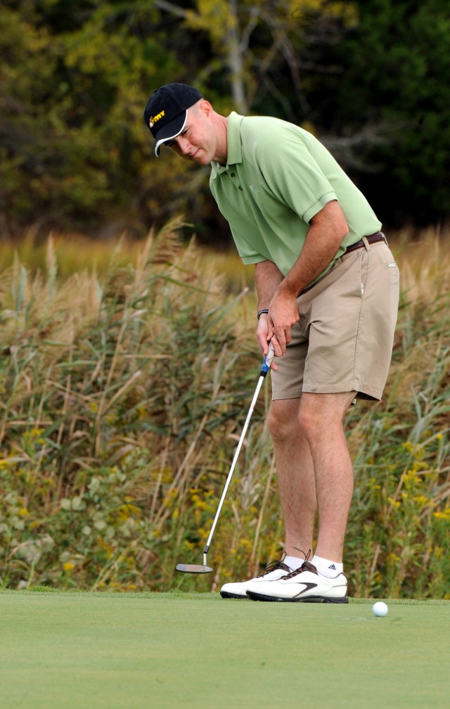 Quigg putts to silver