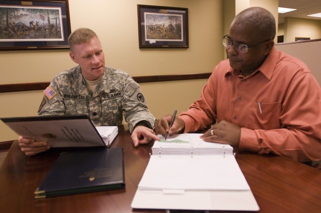 Army Reserve team helps Soldiers, families on different front