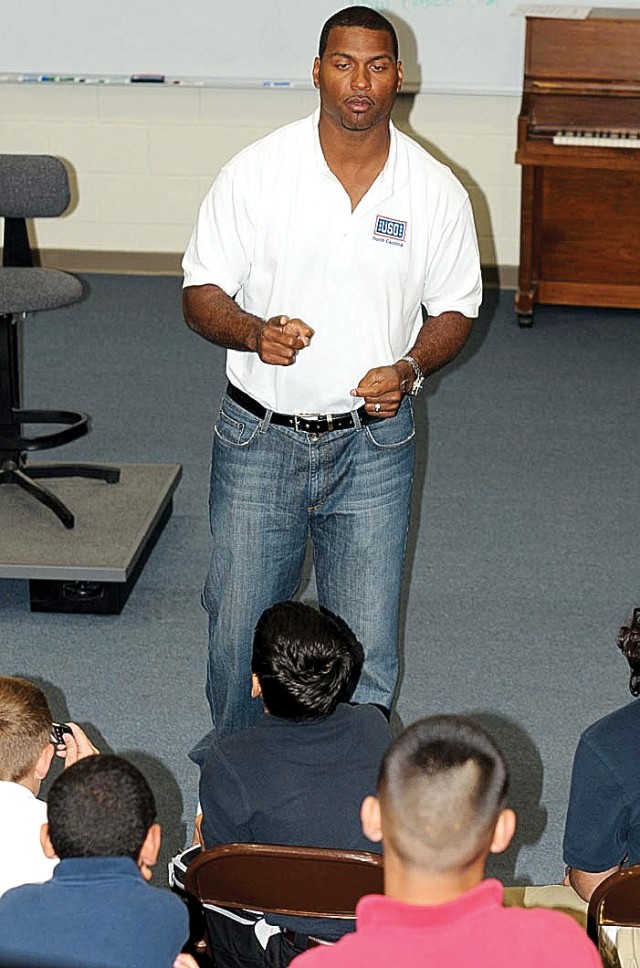 Former Carolina Panther brings inspiration to Fort Bragg students