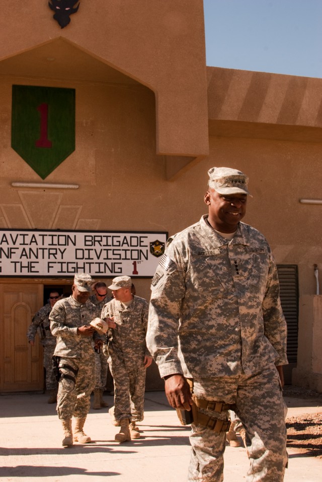 US Forces-Iraq leadership visits troops