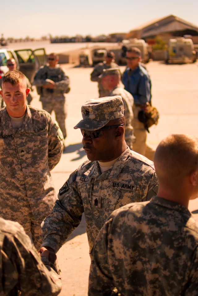 US Forces-Iraq leadership visits troops